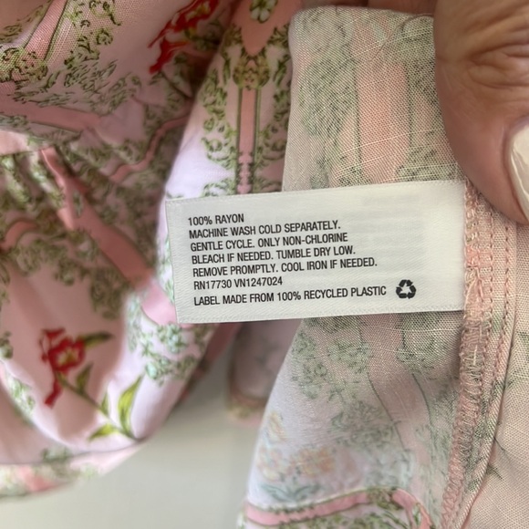 Pink floral drop waist dress with flutter sleeves and pockets. Size 1X EUC - Picture 7 of 9